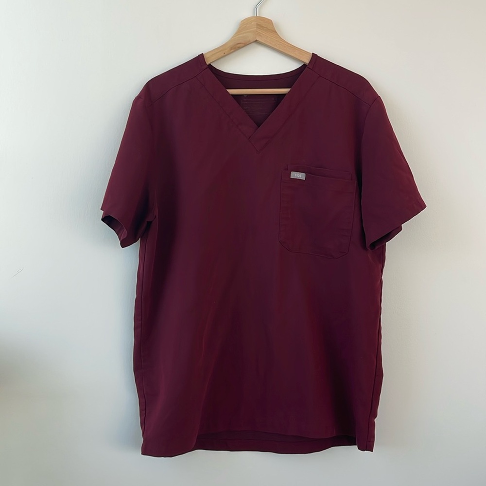 Figs 3 Pocket Scrub Top in Burgundy